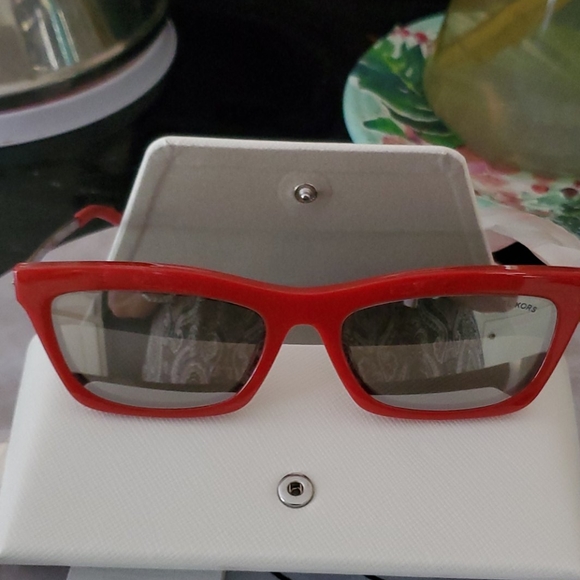 Michael kors HOST PICK gorgeous red sunglasses sold out new gorgeous - Picture 2 of 4